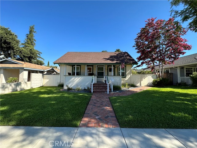 Detail Gallery Image 2 of 13 For 329 W 2nd St, San Dimas,  CA 91773 - 2 Beds | 2 Baths