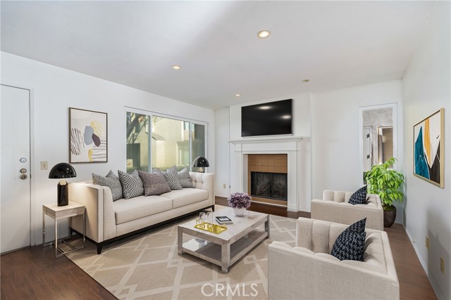 Detail Gallery Image 4 of 25 For 5825 E Creekside Ave #10,  Orange,  CA 92869 - 3 Beds | 1/1 Baths