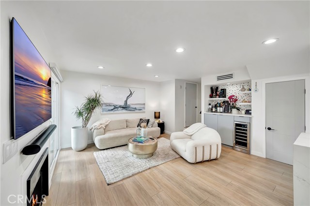 Detail Gallery Image 7 of 52 For 14727 Magnolia Bld #126,  Sherman Oaks,  CA 91403 - 2 Beds | 2/1 Baths