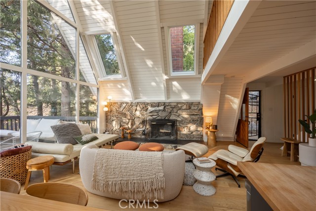 Detail Gallery Image 8 of 48 For 399 Rainier Rd, Lake Arrowhead,  CA 92352 - 3 Beds | 3 Baths