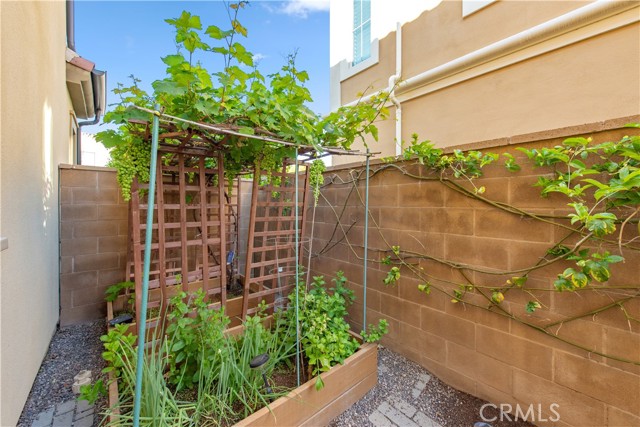 58 Dublin, Irvine CA: https://media.crmls.org/medias/1dd736b1-536d-4aa7-82d8-feae01ac08ed.jpg