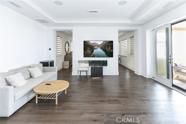 Detail Gallery Image 43 of 69 For 20300 W Windsor Ln, Northridge,  CA 91326 - 5 Beds | 6 Baths