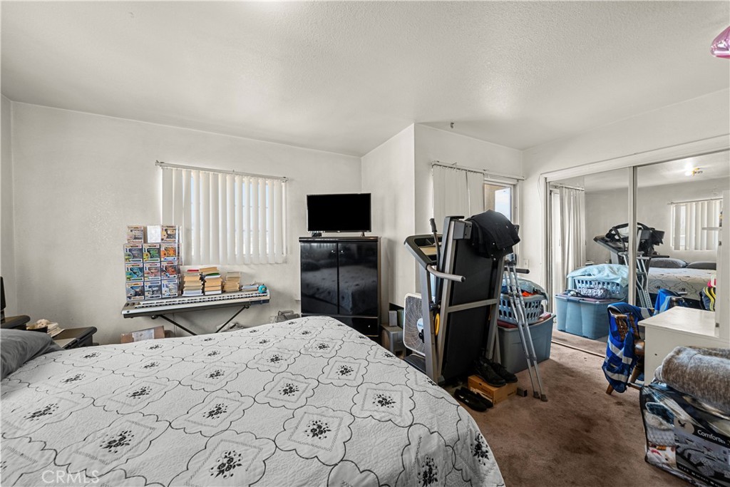 https://media.crmls.org/medias/1dd77c30-f19d-42f7-b0fe-39a076a9998a.jpg?preset=X-Large