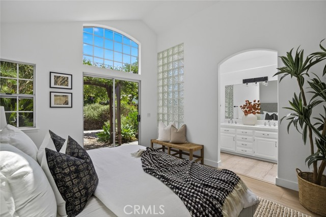 983 Oak Street, Costa Mesa CA: https://media.crmls.org/medias/1dd81a41-92b8-45cd-8e96-991275863f5c.jpg