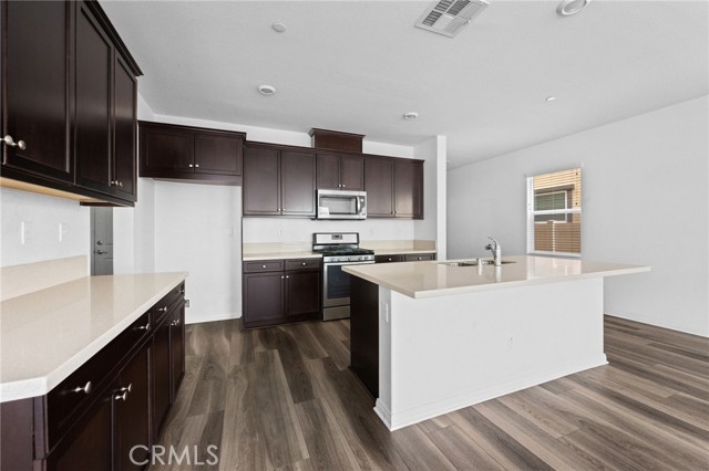 893 Harvest Avenue, Upland CA: https://media.crmls.org/medias/1dd858f8-3620-408b-9d83-9b4c8633e47b.jpg