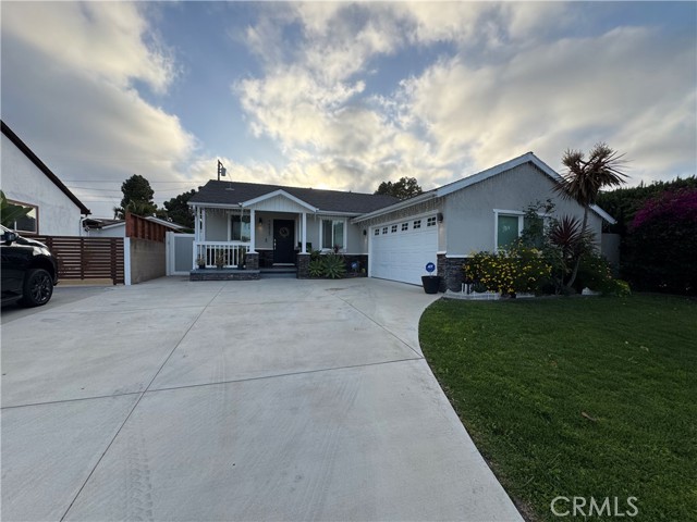 Detail Gallery Image 4 of 61 For 14825 Cranbrook Ave, Hawthorne,  CA 90250 - 4 Beds | 3 Baths