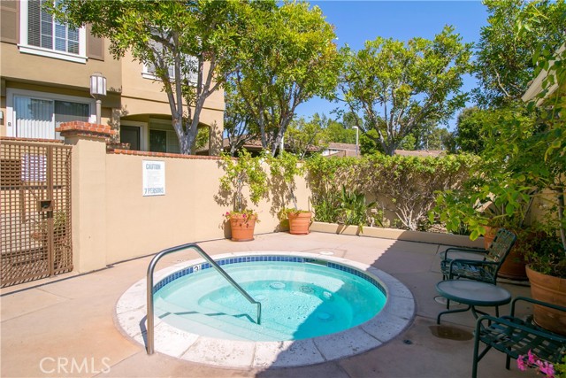 Detail Gallery Image 14 of 17 For 172 Gallery Way, Tustin,  CA 92782 - 2 Beds | 2/1 Baths