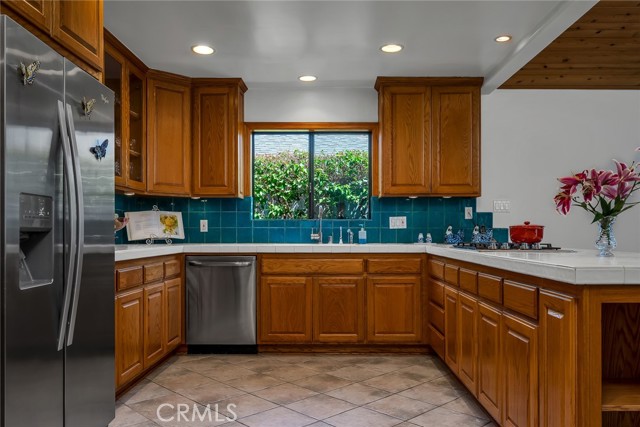 Detail Gallery Image 11 of 23 For 8014 Lasaine Ave, Northridge,  CA 91325 - 3 Beds | 2 Baths