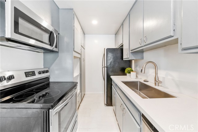 Detail Gallery Image 10 of 27 For 5674 Windsor Way #201,  Culver City,  CA 90230 - 2 Beds | 2 Baths