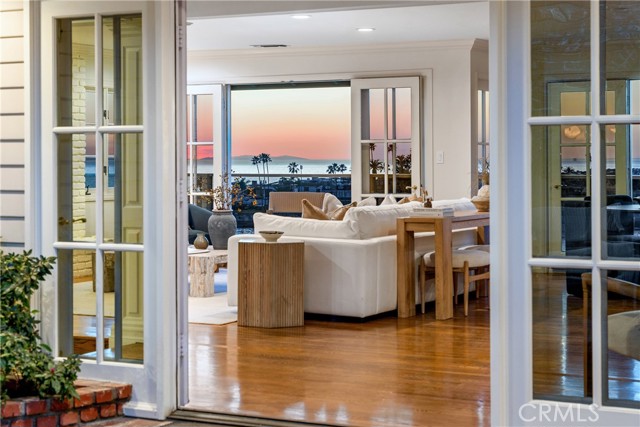 Detail Gallery Image 4 of 54 For 2727 Ocean Bld, Corona Del Mar,  CA 92625 - 3 Beds | 4/1 Baths