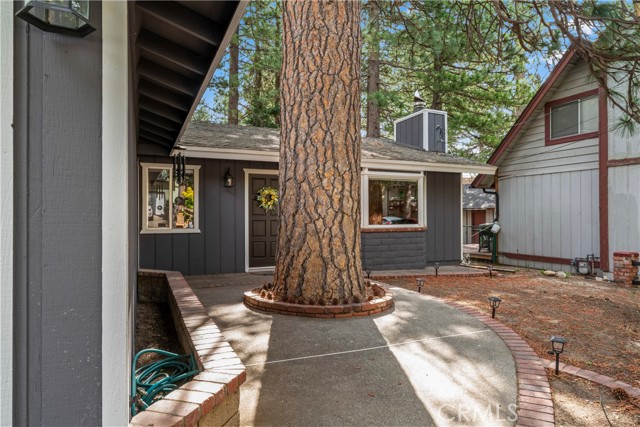 1381 Blackfoot W Trail, Lake Arrowhead CA: https://media.crmls.org/medias/1ddd96b9-c5d6-41a5-bf9c-88c1008898a2.jpg