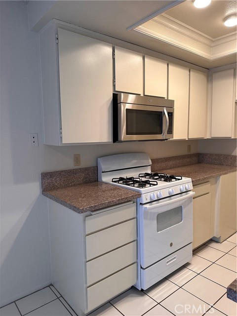 Detail Gallery Image 12 of 25 For 4832 King Cir #D,  Huntington Beach,  CA 92648 - 2 Beds | 2/1 Baths