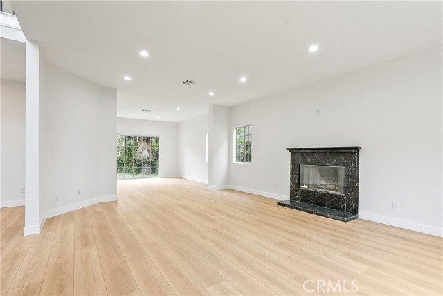 Detail Gallery Image 9 of 34 For 5165 Etiwanda Ave, Tarzana,  CA 91356 - 4 Beds | 5 Baths