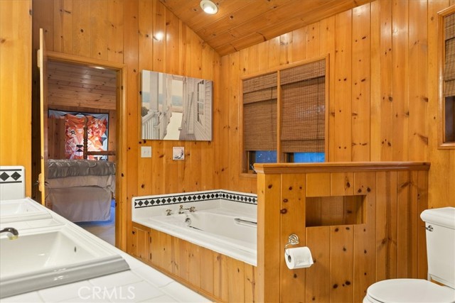 Detail Gallery Image 16 of 62 For 275 D Ln, Lake Arrowhead,  CA 92352 - 6 Beds | 6/1 Baths