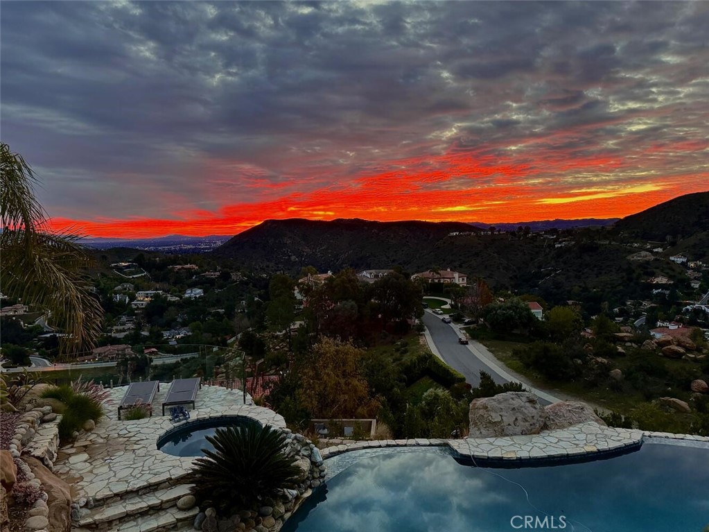 https://media.crmls.org/medias/1dde349f-19dd-4055-869b-552785836846.jpg?preset=X-Large