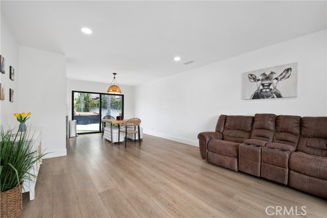3550 Goldenrod Circle, Seal Beach CA: https://media.crmls.org/medias/1dded274-4b17-40ba-a507-e22300b06663.jpg