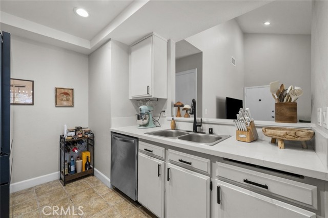 Detail Gallery Image 13 of 33 For 2019 Covington Ave, Simi Valley,  CA 93065 - 2 Beds | 2 Baths
