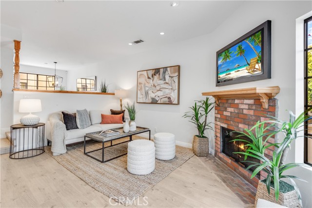 Detail Gallery Image 4 of 28 For 2008 Mathews Ave #C,  Redondo Beach,  CA 90278 - 3 Beds | 2/1 Baths