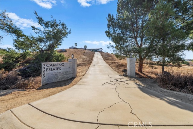 38225 Camino Sierra Road, Temecula CA: https://media.crmls.org/medias/1de0d1e6-4612-4622-96bd-1f73c73aee15.jpg