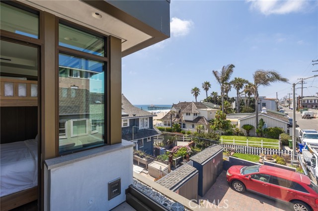 716 The Strand, Manhattan Beach CA: https://media.crmls.org/medias/1de113dd-53d4-4fd7-a3d1-845d3e05304f.jpg