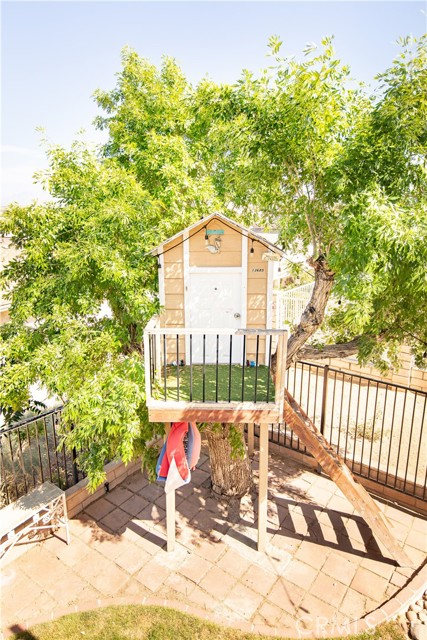 13685 Hidden Valley Road, Victorville CA: https://media.crmls.org/medias/1de13d1d-5271-4be4-ae89-6c0ee9373e7e.jpg