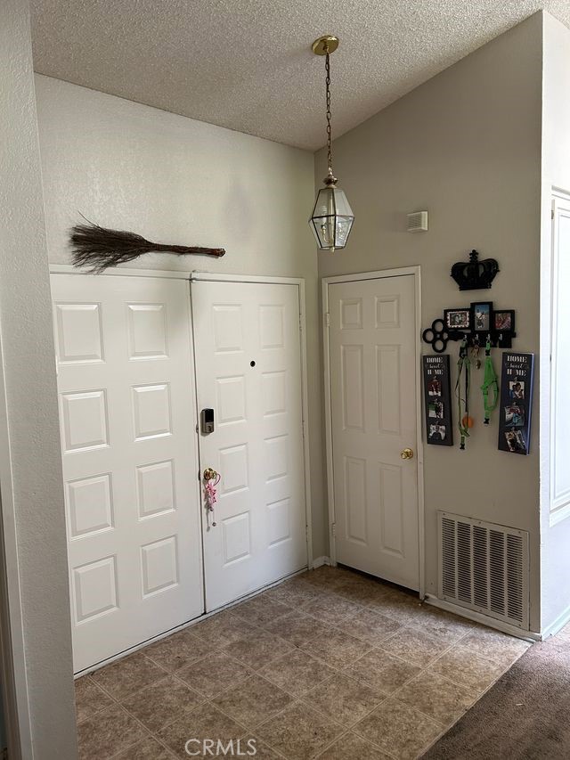 Detail Gallery Image 2 of 5 For 12380 Stillwater Dr, Victorville,  CA 92395 - 3 Beds | 2 Baths