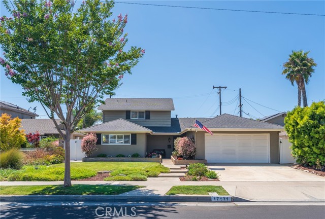 17131 Pinehurst Lane, Huntington Beach CA: https://media.crmls.org/medias/1de1c8ab-fdb5-4fae-80e1-afffb7e1f919.jpg