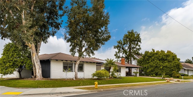 Detail Gallery Image 2 of 54 For 18961 Castlegate Ln, Santa Ana,  CA 92705 - 4 Beds | 3/1 Baths