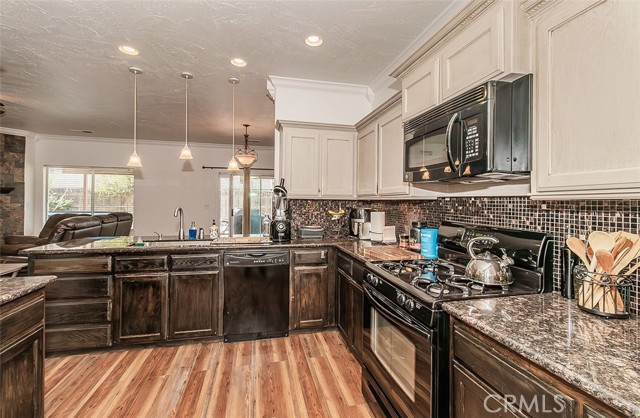 Detail Gallery Image 7 of 32 For 218 Palm Ct, Fowler,  CA 93625 - 4 Beds | 2/1 Baths