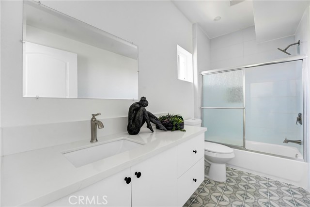 Detail Gallery Image 12 of 16 For 11952 Vanowen Ave, North Hollywood,  CA 91605 - 4 Beds | 3/1 Baths