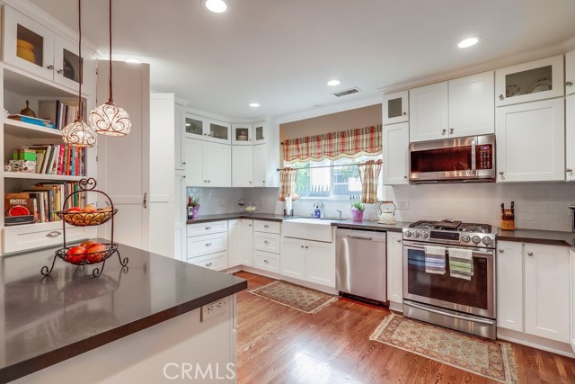 3952 Gaviota Avenue, Long Beach CA: https://media.crmls.org/medias/1de26a64-4d75-4dbe-8237-ca7165b87f3e.jpg