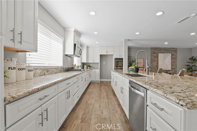 Detail Gallery Image 11 of 40 For 340 E Riverdale, Orange,  CA 92865 - 5 Beds | 3 Baths