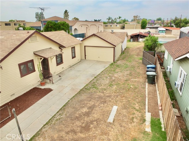 10505 Artesia Blvd., Bellflower CA: https://media.crmls.org/medias/1de2987b-df94-4646-a6e5-e131992d6b80.jpg