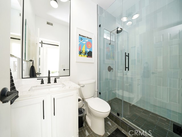 Detail Gallery Image 14 of 20 For 126 33rd St, Newport Beach,  CA 92663 - 3 Beds | 2 Baths