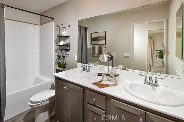 2126 Giovanna Street, Perris CA: https://media.crmls.org/medias/1de2a3e0-e28d-472f-b4ba-fa4b3182d0d7.jpg