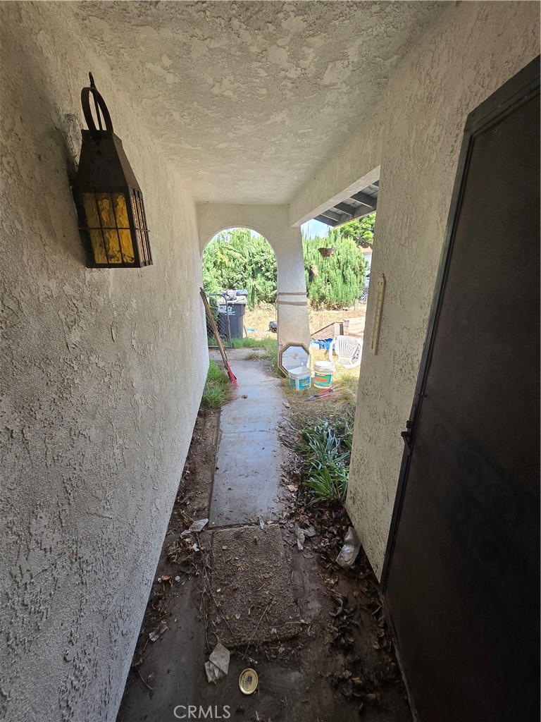 https://media.crmls.org/medias/1de2fb93-9236-442e-9b82-f68e9468bcf6.jpg?preset=X-Large