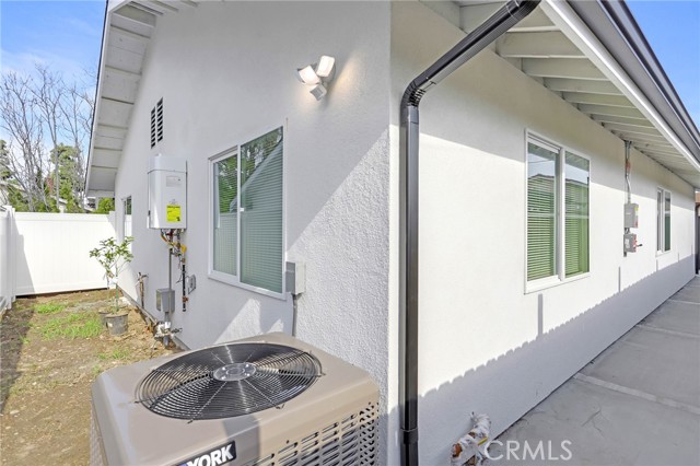 8144 Louise Avenue, Northridge CA: https://media.crmls.org/medias/1de33986-ea67-4522-8683-8084e686b3ef.jpg