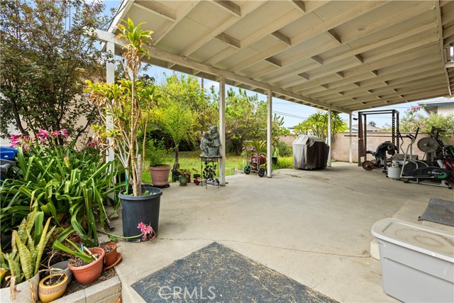 945 W Bonnie Brae Court, Ontario CA: https://media.crmls.org/medias/1de39a30-e791-4f3c-99d7-a9885578484b.jpg