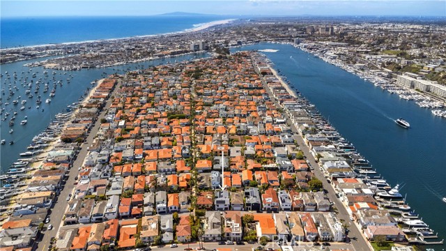 203 Via Ravenna, Newport Beach CA: https://media.crmls.org/medias/1de5370b-47fc-4509-a7b2-ad919a406336.jpg