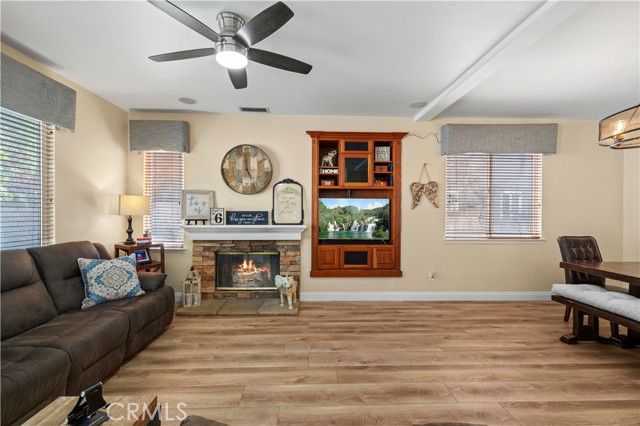 28436 Calex Drive, Valencia CA: https://media.crmls.org/medias/1de60386-983b-49f3-9c33-a3b539f4b89c.jpg