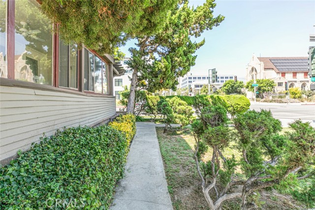 Detail Gallery Image 24 of 61 For 325 S Los Robles Ave, Pasadena,  CA 91101 - – Beds | – Baths