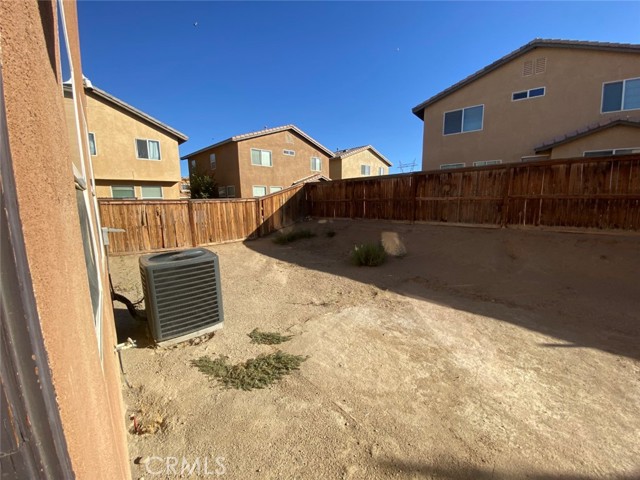 14495 Moon Valley Street, Victorville CA: https://media.crmls.org/medias/1de6c427-1f40-4bb8-abdb-d98d435d6a09.jpg