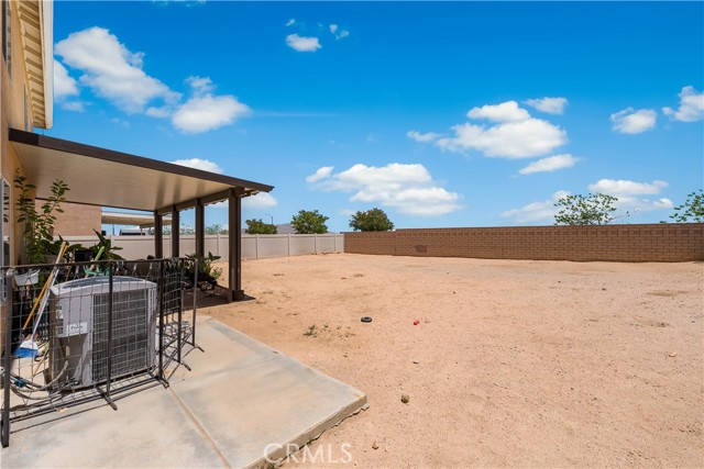 16029 White Mountain Place, Victorville CA: https://media.crmls.org/medias/1de71dd5-e047-4e41-9e32-4bf9dd51ae00.jpg