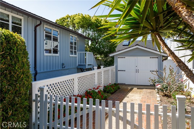 1215 Brangwyn Way, Laguna Beach CA: https://media.crmls.org/medias/1de75479-dee9-4aa8-86d7-15041cf03eb8.jpg