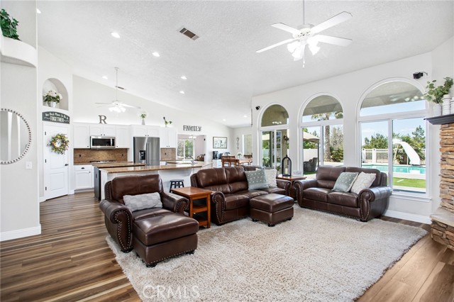 Detail Gallery Image 18 of 72 For 10978 El Centro Rd, Oak Hills,  CA 92344 - 4 Beds | 3 Baths