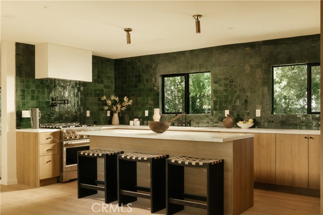 Detail Gallery Image 11 of 37 For 5557 Franrivers Ave, Woodland Hills,  CA 91367 - 4 Beds | 2/1 Baths