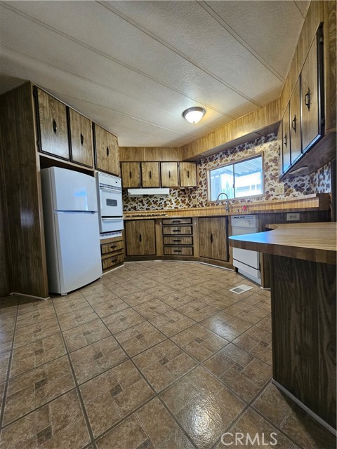 23820 Ironwood Avenue, Moreno Valley CA: https://media.crmls.org/medias/1de9a0d3-e90c-4f3c-a189-81c32acc5cf0.jpg