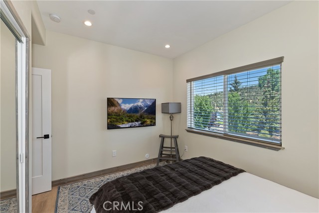 1215 Valley View Drive, Big Bear City CA: https://media.crmls.org/medias/1dea1461-d4de-49c5-877a-2729ed4993fd.jpg