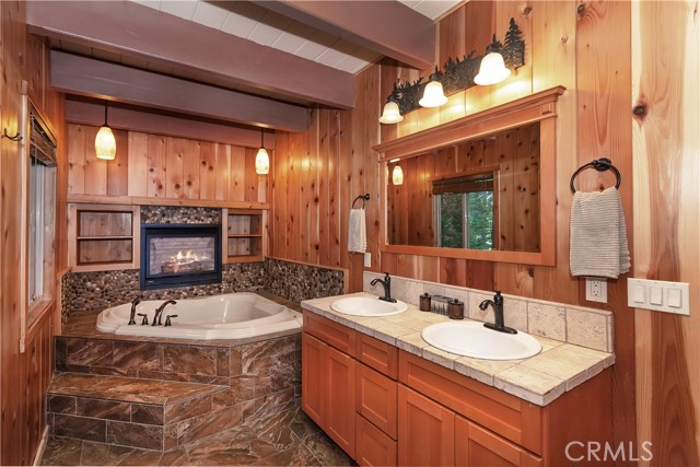 26621 Thunderbird Drive, Lake Arrowhead CA: https://media.crmls.org/medias/1dea3216-6a90-46d2-b82b-109ef46492ef.jpg