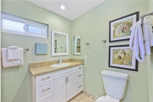 Detail Gallery Image 11 of 15 For 119 46th St "Upper" #B,  Newport Beach,  CA 92663 - 3 Beds | 2 Baths